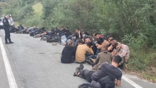 Три групи с нелегални мигранти са заловени в района на Ихтиман и