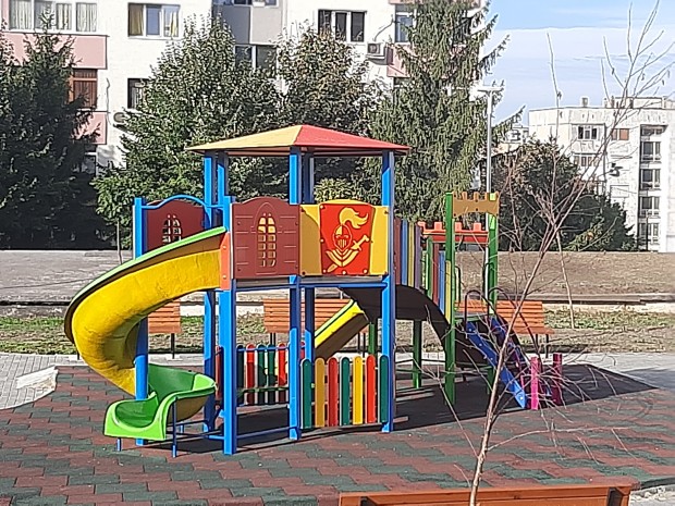 Три населени места в Община Генерал Тошево са с нови съоръжения за детска игра