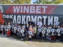 Кампанията "Спортувай с Локомотив Пловдив" в нови две училища