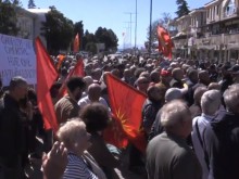 Яйца, "татари" и "убийци" при откриването на "Цар Борис III" в Охрид
