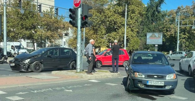 Инцидент на едно от най-оживените кръстовища в Пловдив