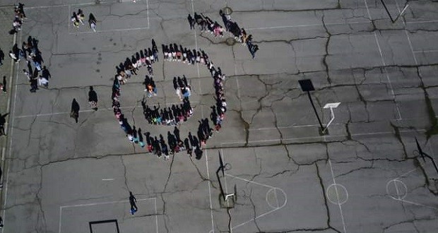 Ученици от Кюстендил сътвориха уникална експозиция в Деня на усмивката