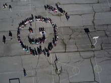 Ученици от Кюстендил сътвориха уникална експозиция в Деня на усмивката