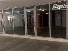 Какво се случва с магазините при подлеза на аптека "Марица"?
