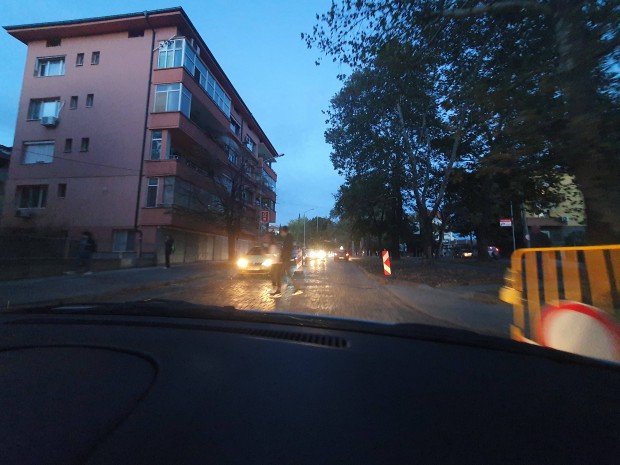 </TD
>В мрак тъне булевард Хаджи Димитър малко след 19:00 часа