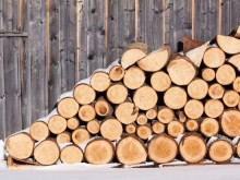 Полицаи разследват измама с дърва за огрев