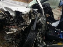 Ужас в Пловдивско! Пенсионер загина при зверски удар в дърво, борят се за живота на жена му