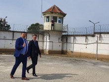 Министър Зарков инспектира Плевенския затвор