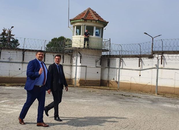 Министърът на правосъдието Крум Зарков посети днес затвора в Плевен