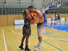 Капитанът на Академик стана баща на малката принцеса Роси