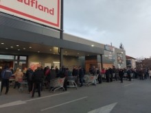 Ще има ли отново бой за олио? Цената му след Нова година ще достигне до 6,50 за литър