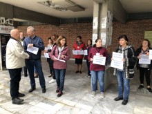 Държавни служители протестираха в Пловдив заради 900 лева заплата