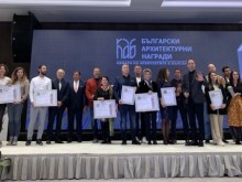 Министър Шишков отличи победителя в категорията за ново строителство на конкурса "Български архитектурни награди 2022"