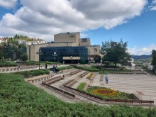 Родопският драматичен театър "Николай Хайтов" ще зарадва своята публика с три премиери през октомври