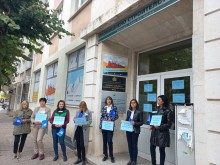 Служителите в кадастъра във Враца излязоха на протест