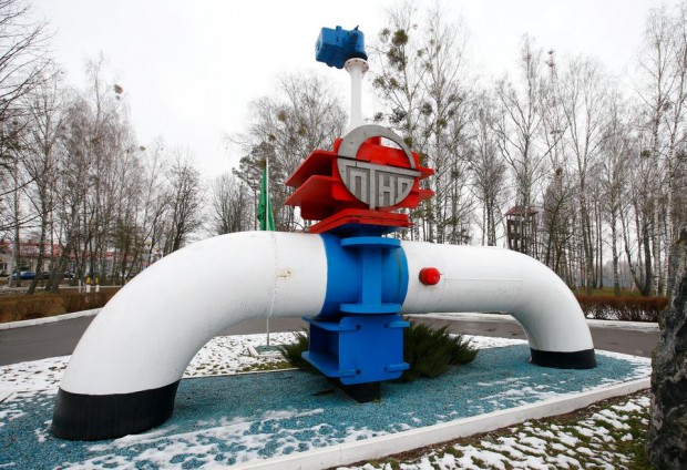 Теч в тръбопровода "Дружба" намалява руските петролни потоци към Германия