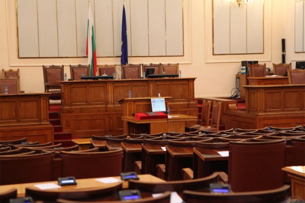 "Демократична България" инициира нова среща в Народното събрание заради присъствието на Митрофанова