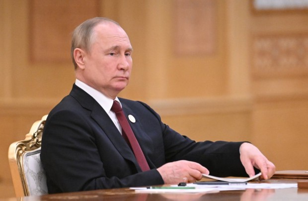 Руският президент Владимир Путин е пристигнал в Казахстан за да