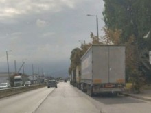 Тирове превърнаха пловдивски булевард в паркинг