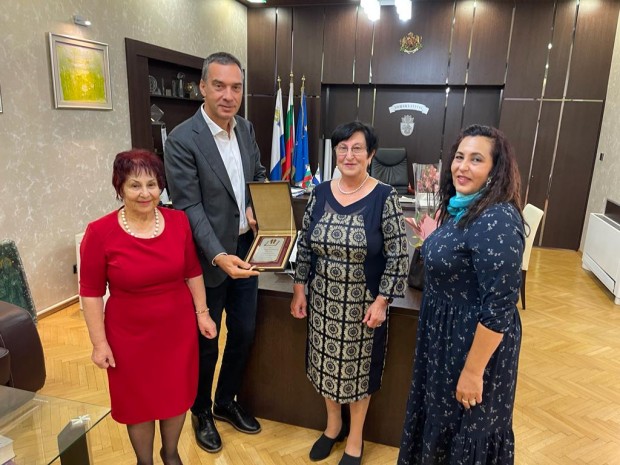 TD Ръководството на синдиката на медицинските сестри Подкрепа в Бургас отличи