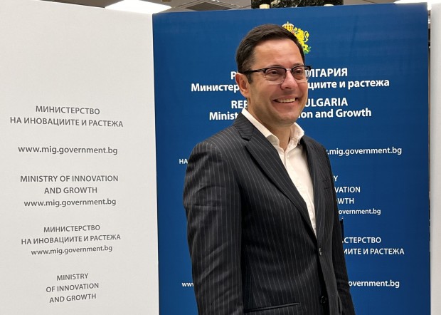 Министърът на иновациите и растежа Александър Пулев ще направи мобилна