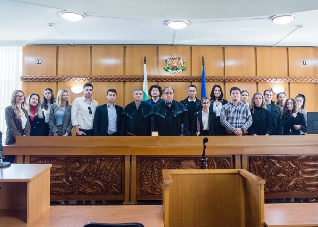 Пловдивски студенти научиха как се издава присъда