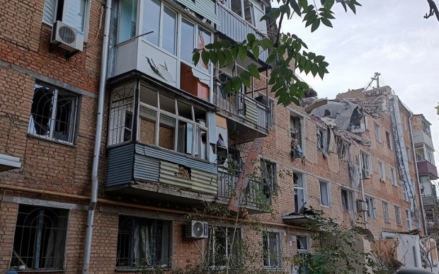 Цивилни жители от Херсон бягат в Русия