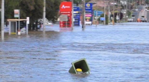 Наводнения в Австралия: Три щата са поискали евакуация след проливни дъждове