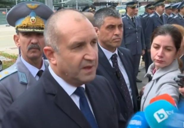 Президентът Радев: Унизително е политическият процес в България да бъде подчинен на дилемата кой посланик да присъства в НС