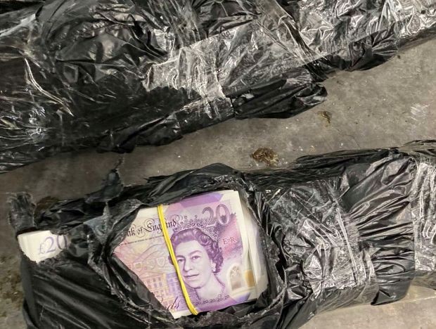 Митничари на "Капитан Андреево" откриха недекларирана валута в агрегат на камион, управляван от турски гражданин