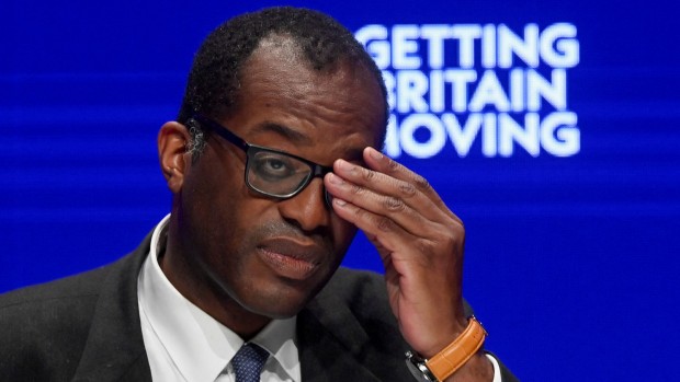 Британският премиер уволни финансовия си министър