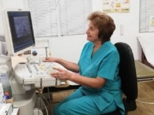 Пловдивски онколог: Жените редовно трябва да опипват гърдите си и да следят за бучки, придърпвания и секрети