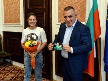 Олимпийската шампионка по карате Ивет Горанова се срещна с кмета на Сливен Стефан Радев  