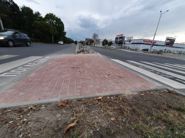 </TD
>След публикация на Plovdiv24.bg за недовършено строителство и високи подстъпи