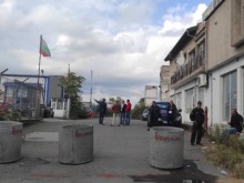 Собственици трябва да плащат, за да стигнат до търговските си обекти в Бургас
