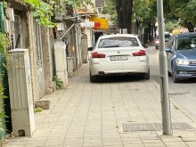 Шофьор на луксозен автомобил гази закона, майка на две деца се оказа блокирана