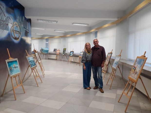 Изложба живопис Две Вселени представят в Планетариума на Морското училище