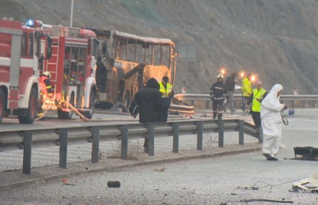 Близките на загиналите в катастрофата с автобус на АМ "Струма" могат да осъдят застрахователите на АПИ за над 2 млн. лв.