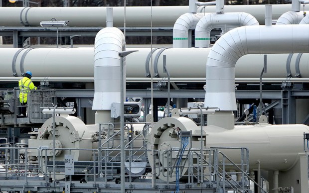 Цената на природния газ в Европа падна до почти 1200 долара за първи път от юни