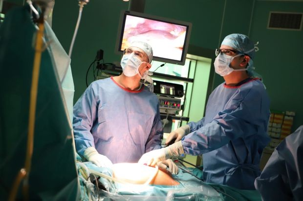 Топ хирурзи от ВМА обучаваха колеги от Румъния