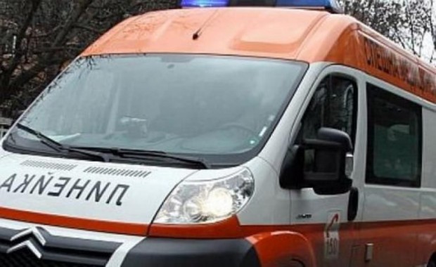 С опасност за живота е мъжът, пострадал при катастрофата край Нова Загора