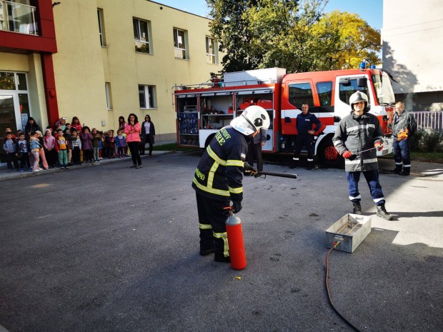 TD Екип от 01 РСПБЗН Пловдив проведе учебна евакуация с учители