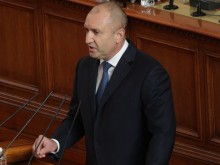 Радев: Най-превъзбудените войнолюбци никога няма да хванат оръжие, но с лекота залагат държавата и живота на българите