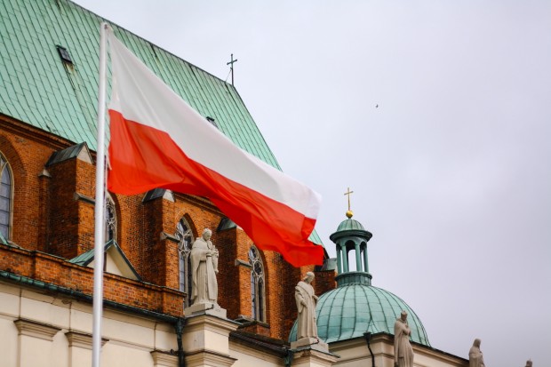 Всички кохезионни фондове за Полша са спрени от Европейската комисия