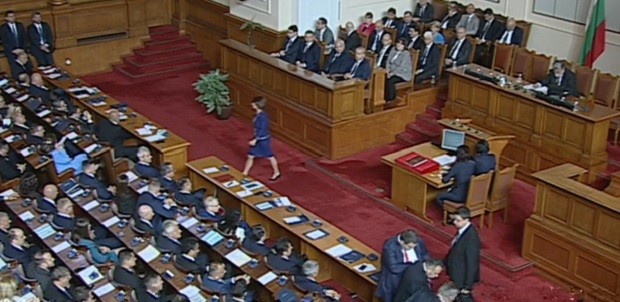 Парламентът започна нова процедура по номинации за председател на НС