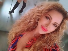 Фолк звезда хвана с ластик 11 800 евро, някой й ги открадна