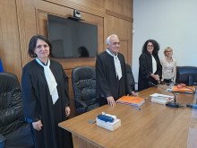 Рози на благодарност в последното открито заседание на съдия Радослав Славов от Апелативен съд - Варна