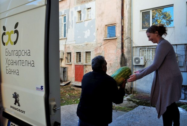 "Българска хранителна банка" подпомогна с хранителни продукти близо 2 700 нуждаещи се в Мездра