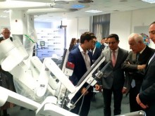 Министър Пулев показа на арменския президент българския суперкомпютър