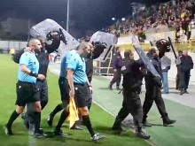 Бултраси хвърлиха запалка и монета към Сватбата, ще има наказание и за лазера